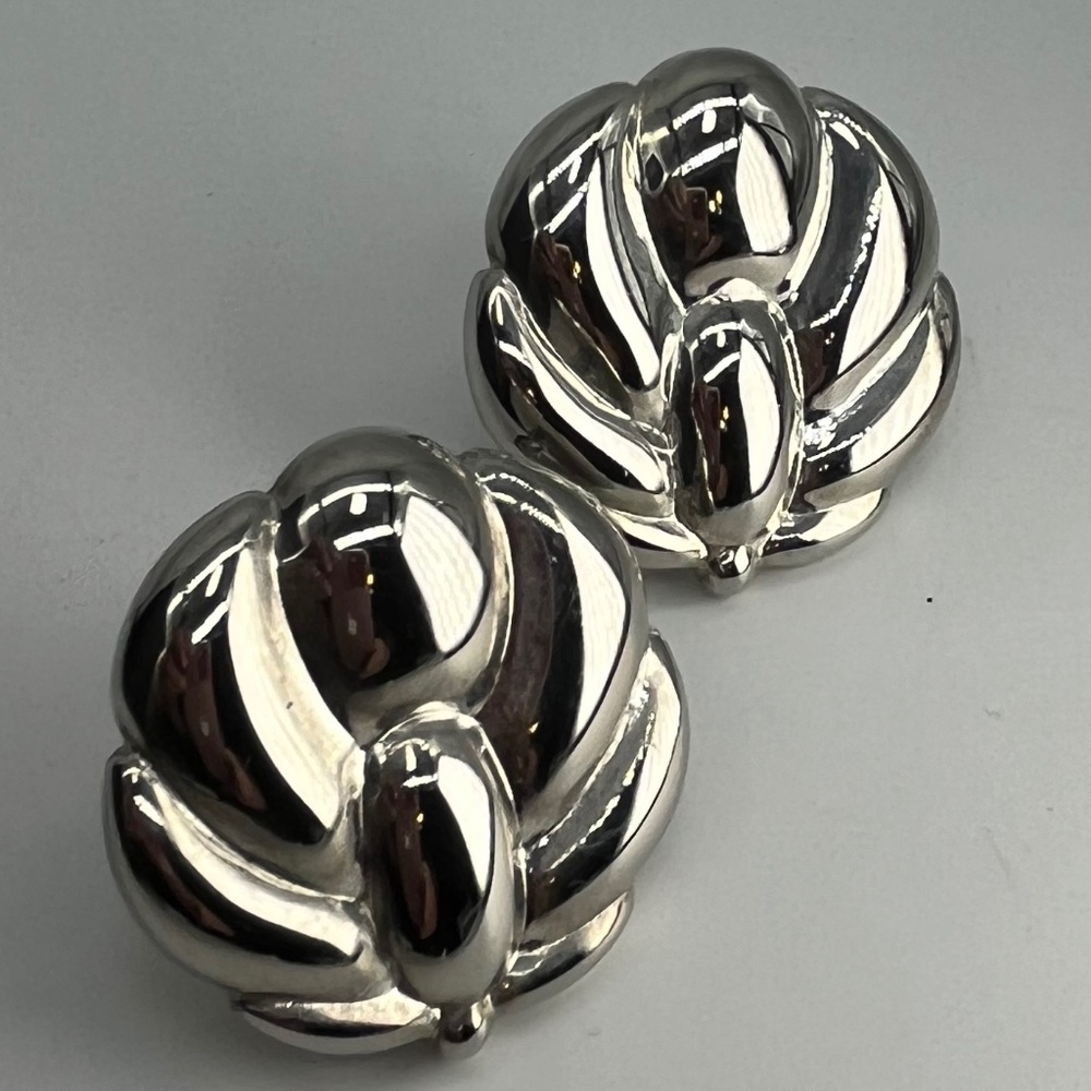Silver plated Puffy Flower Clip earring set.